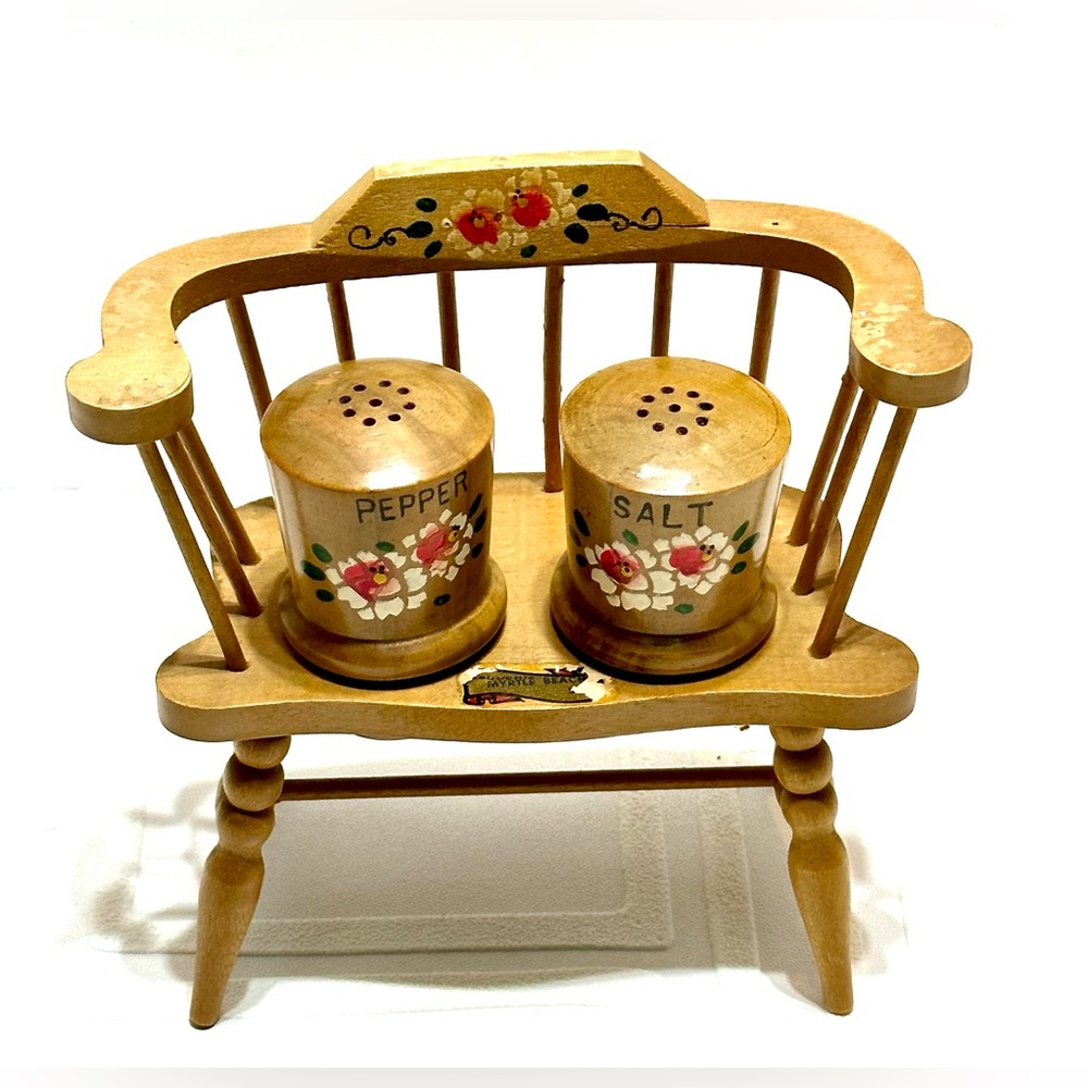 Vintage Wooden Handpainted Salt and Pepper Shaker Japan - Picture 3 of 8